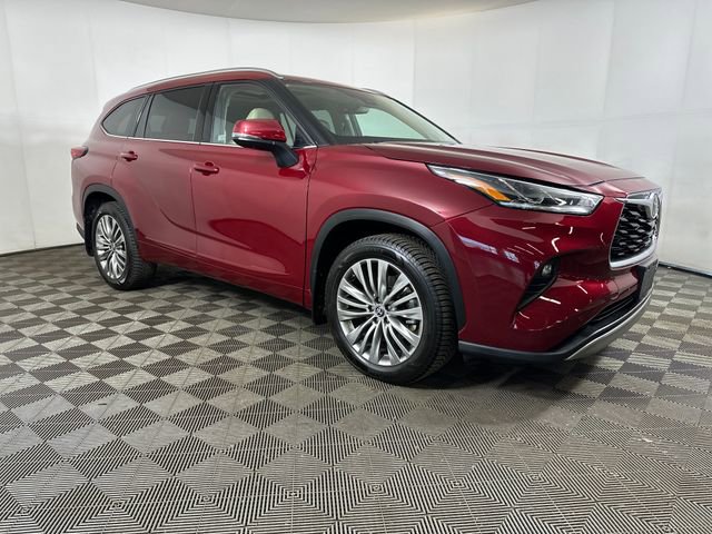 Used 2022 Toyota Highlander Platinum image 2