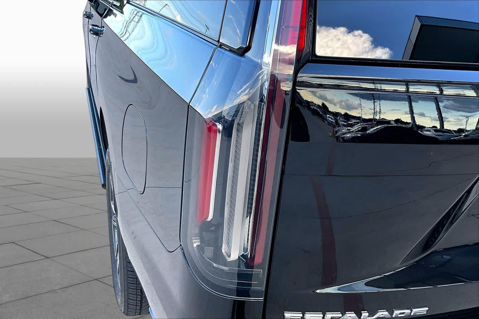 Used 2023 Cadillac Escalade ESV Sport Platinum AWD/4WD image 25