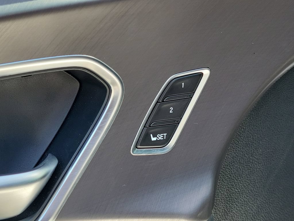 Used 2025 Acura RDX SH-AWD image 18