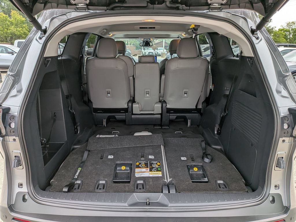 Used 2026 Toyota Sienna XLE FWD image 33