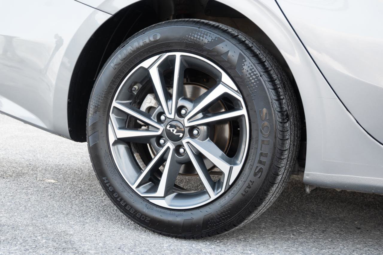 Used 2024 Kia Forte LXS w/ LXS Technology Package image 14