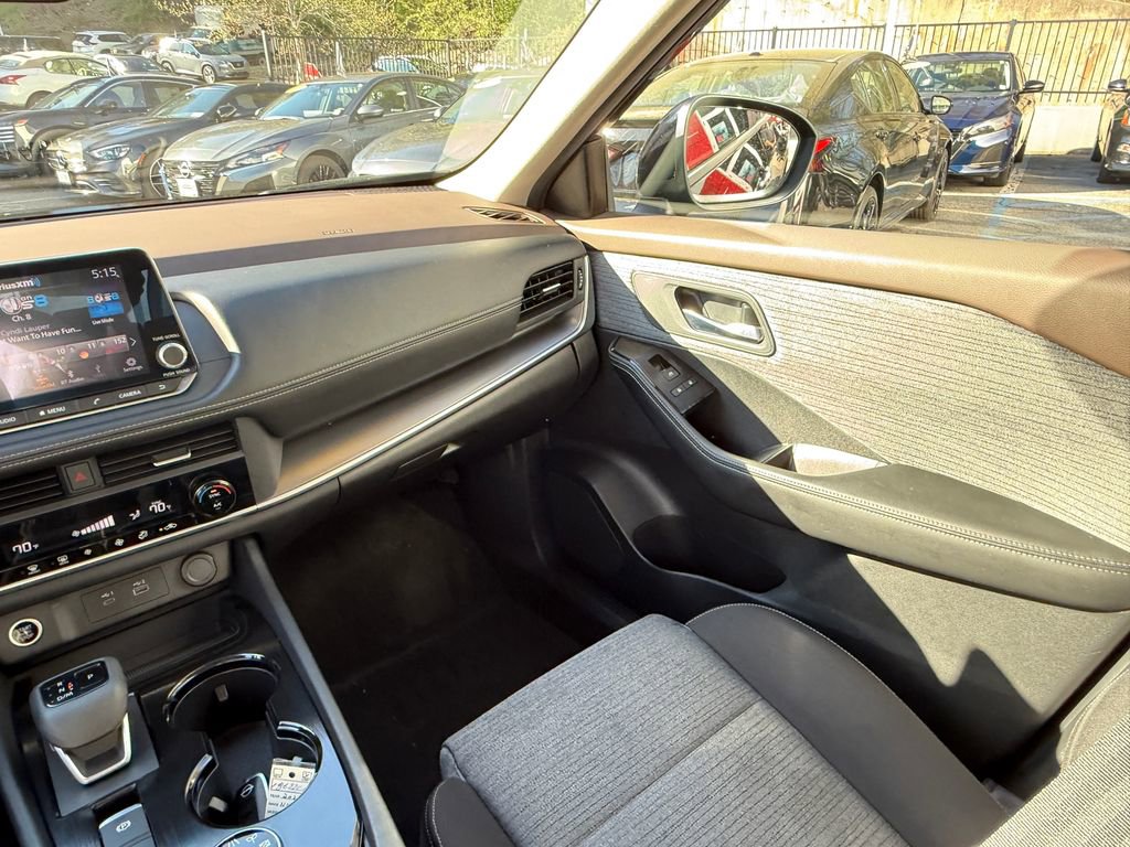 Used 2023 Nissan Rogue SV AWD/4WD image 15