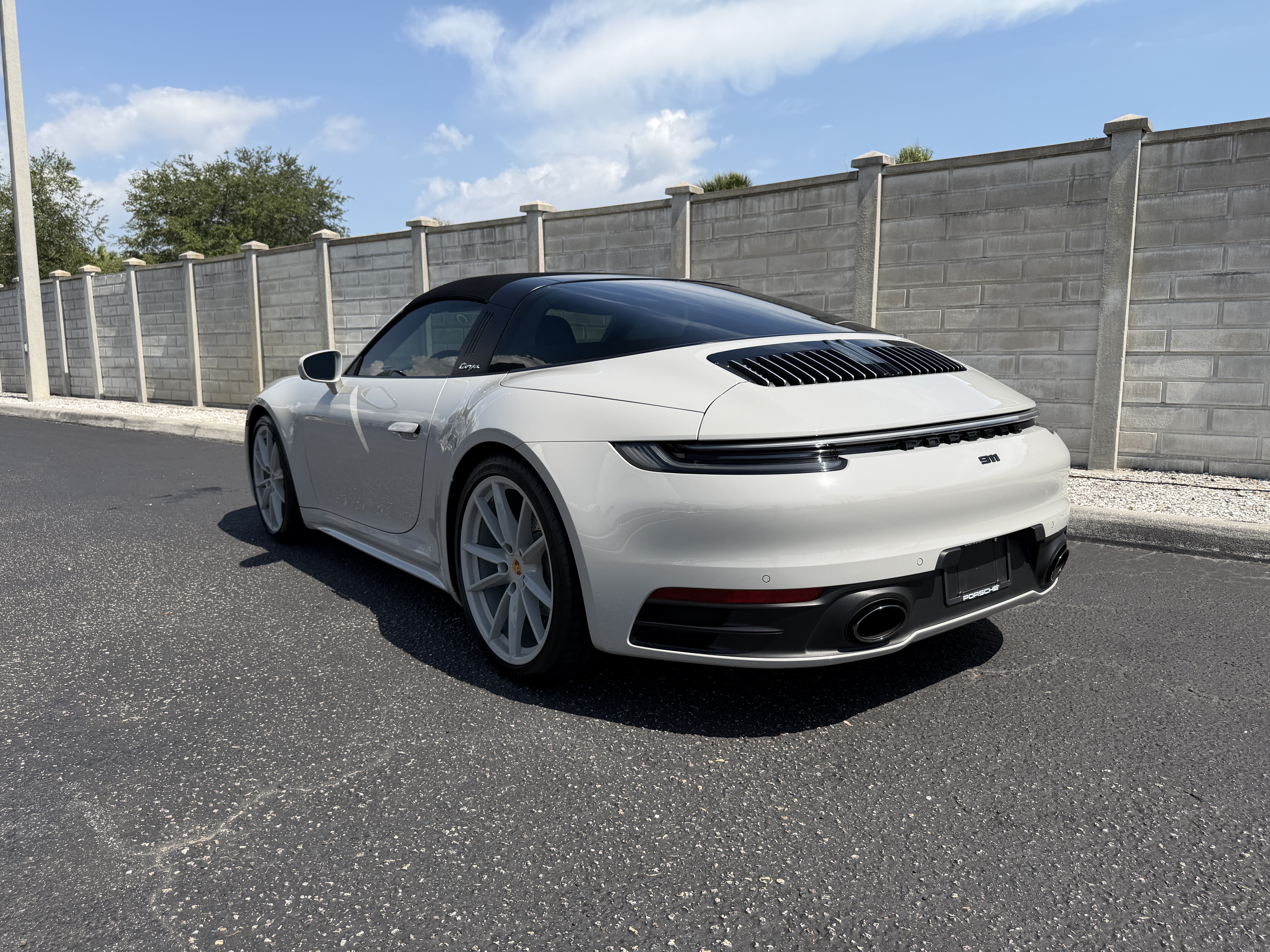 Certified 2022 Porsche 911 Targa 4 AWD/4WD image 3