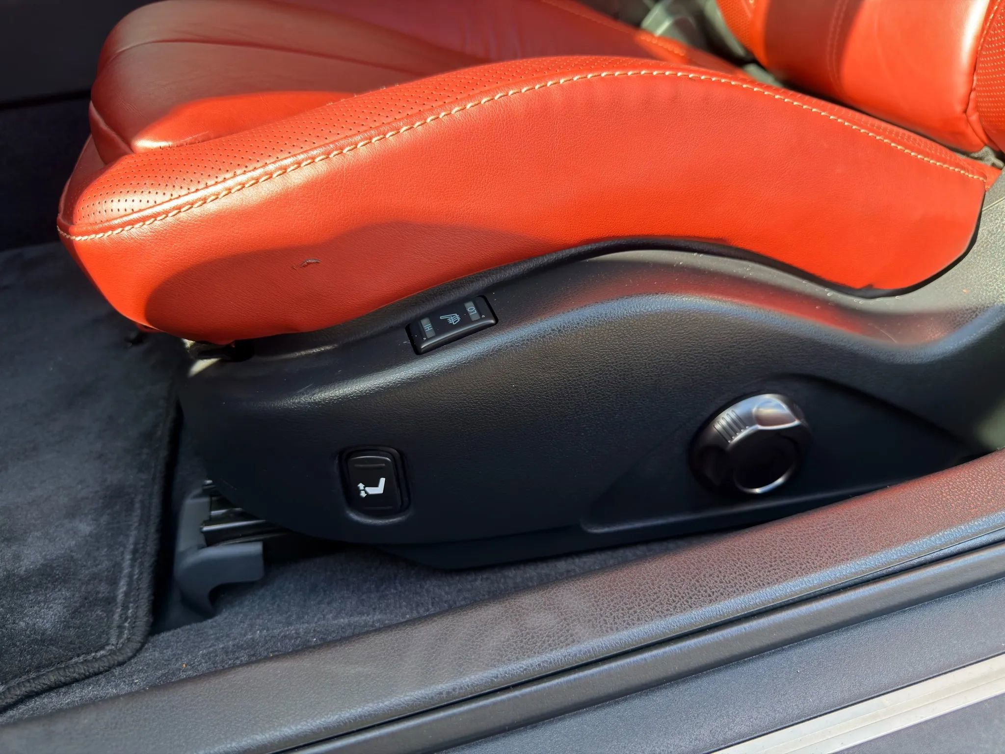 Used 2024 Nissan GT-R Premium w/ Premium Interior Package image 16