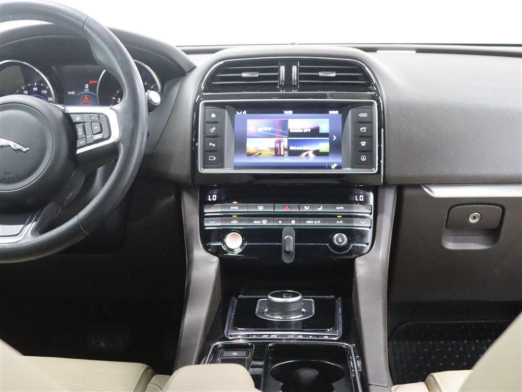 Used 2018 Jaguar F-PACE Prestige AWD/4WD image 26
