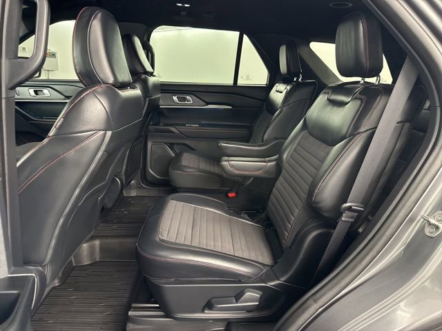 Used 2025 Ford Explorer ST-Line w/ Premium Package image 15