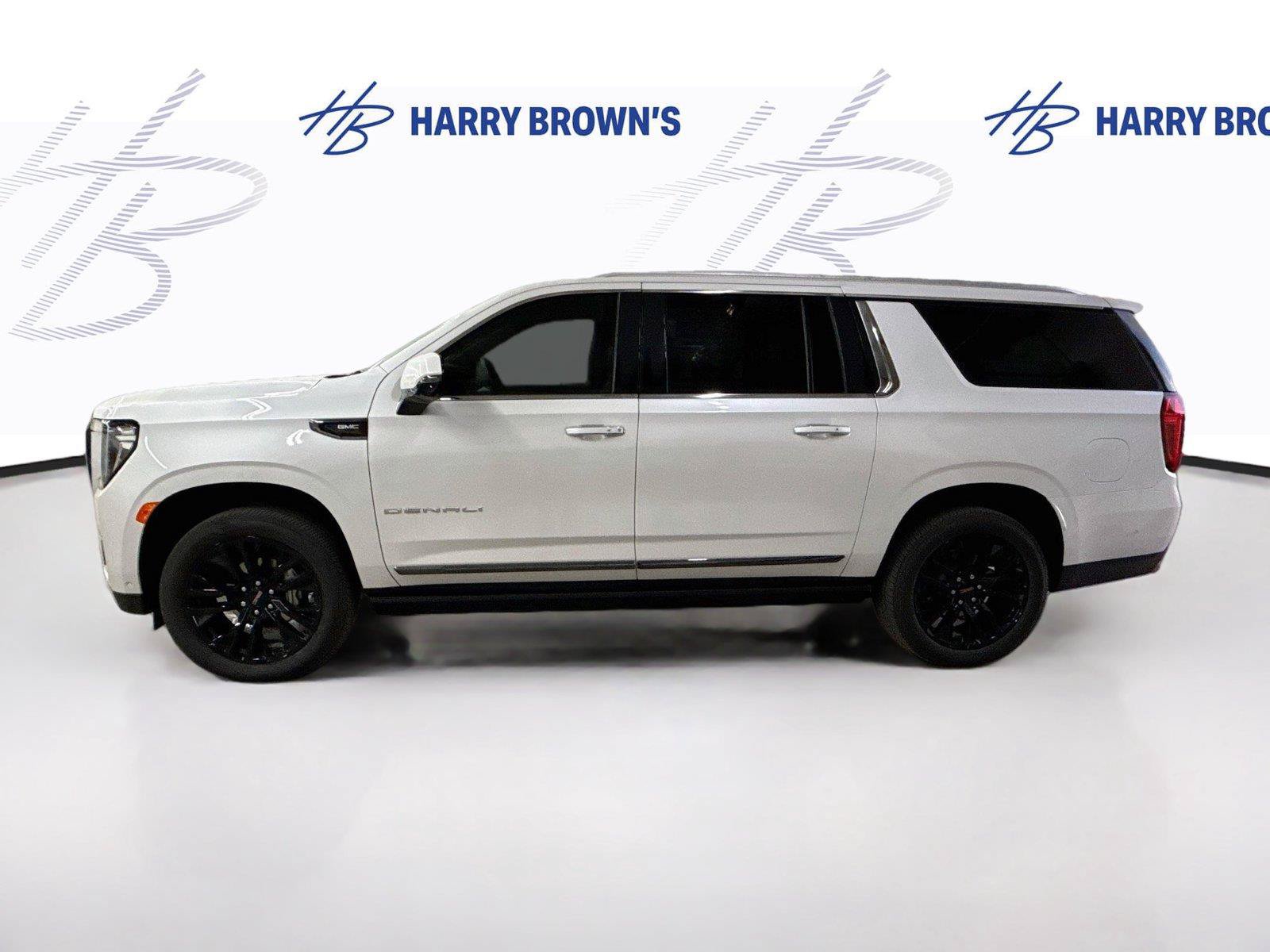 Used 2024 GMC Yukon XL Denali Ultimate AWD/4WD image 8