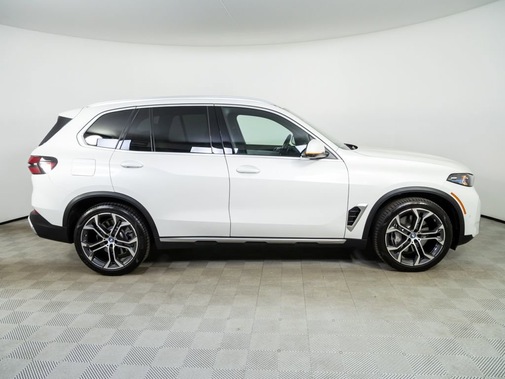 Used 2025 BMW X5 xDrive50e w/ Parking Assistance Package AWD/4WD image 25