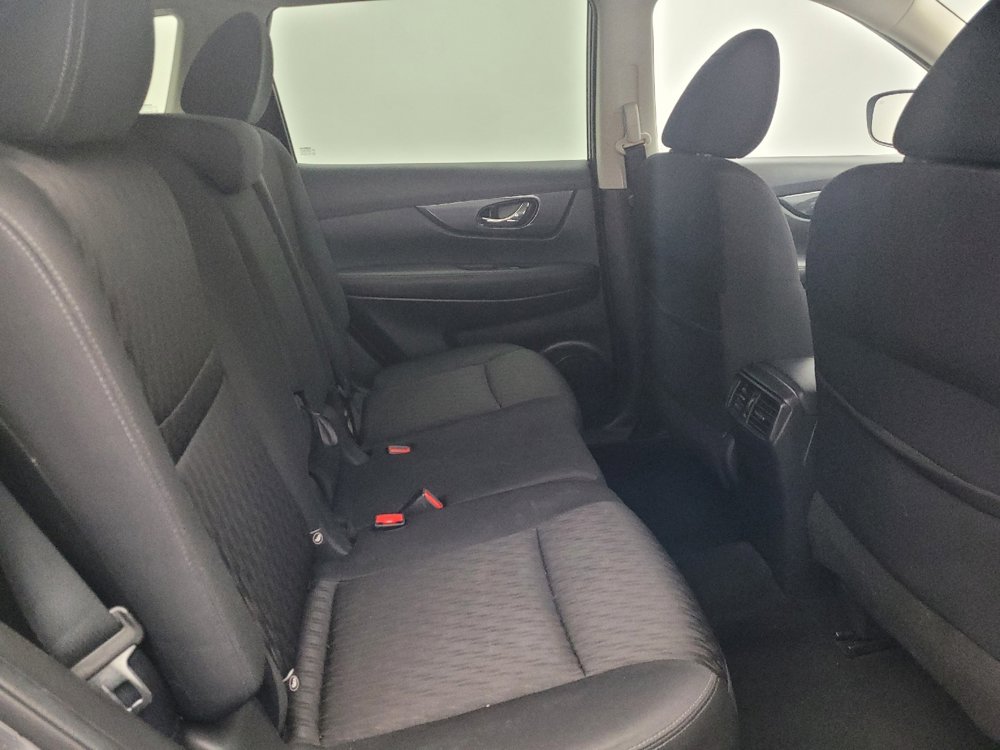 Used 2019 Nissan Rogue SV image 19