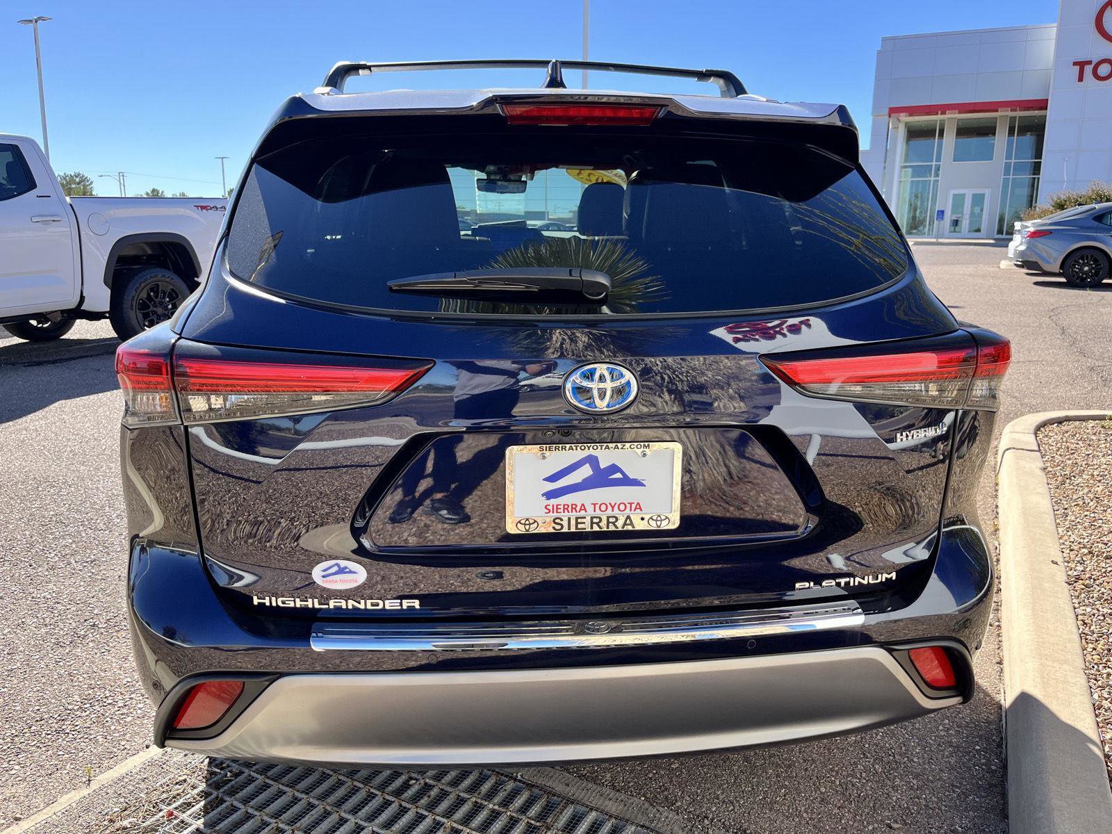 Used 2023 Toyota Highlander Platinum image 4