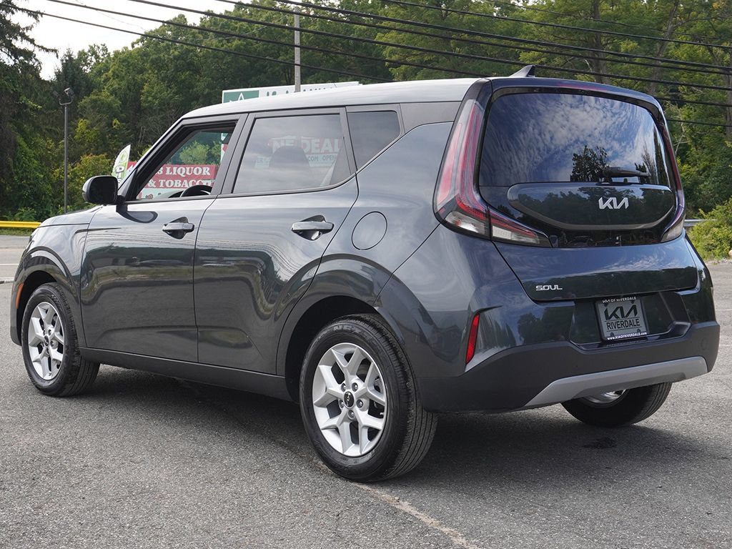 Used 2025 Kia Soul LX w/ LX Technology Package FWD image 4