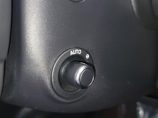 Used 2019 Jaguar F-PACE Prestige image 19