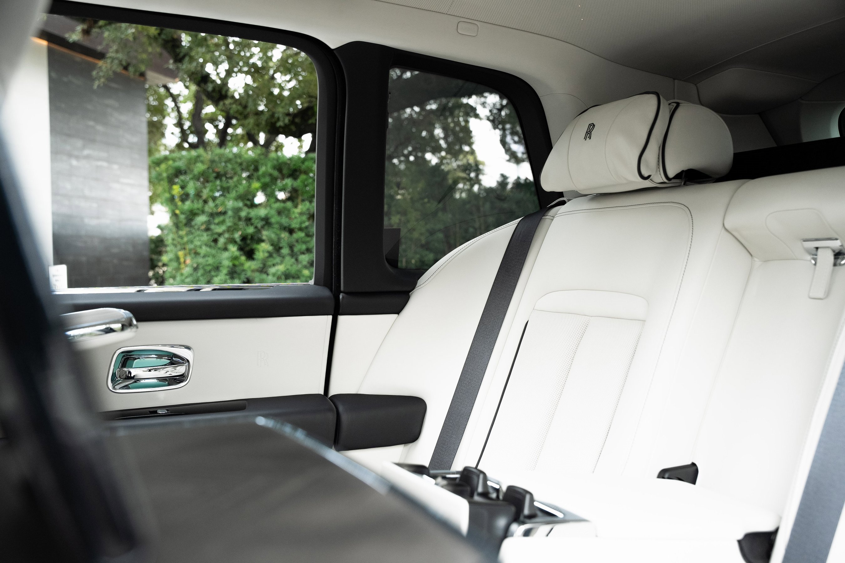 Used 2023 Rolls-Royce Cullinan w/ Cullinan Package image 48