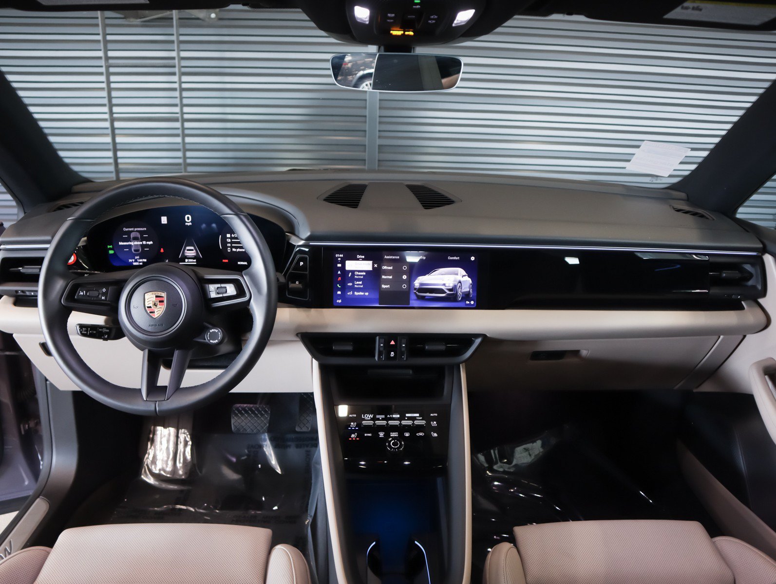 Certified 2025 Porsche Macan Electric RWD image 14