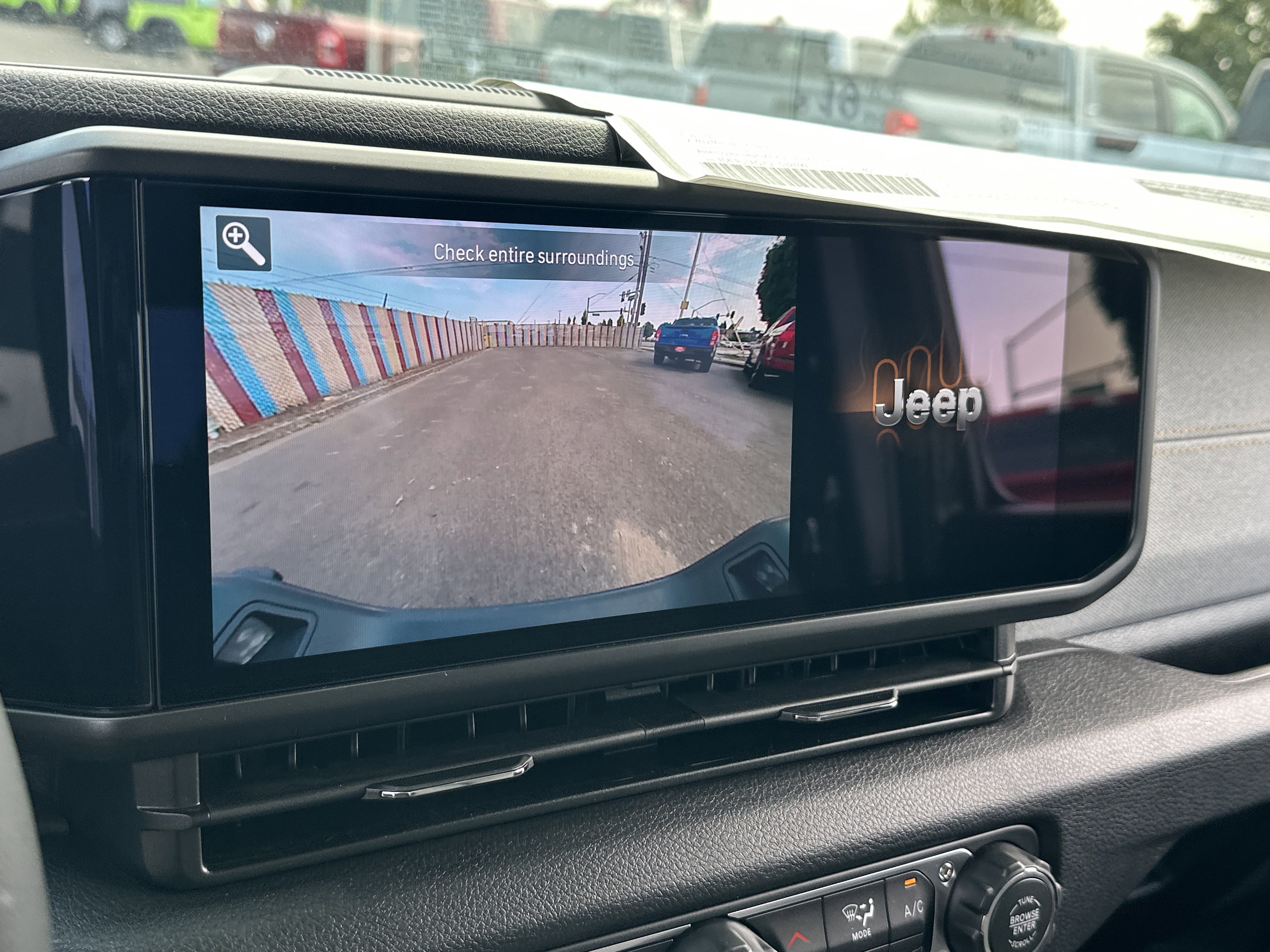 New 2025 Jeep Gladiator Sport image 22