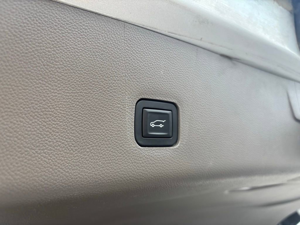 Used 2019 Chevrolet Traverse Premier w/ Driver Confidence II Package FWD image 22