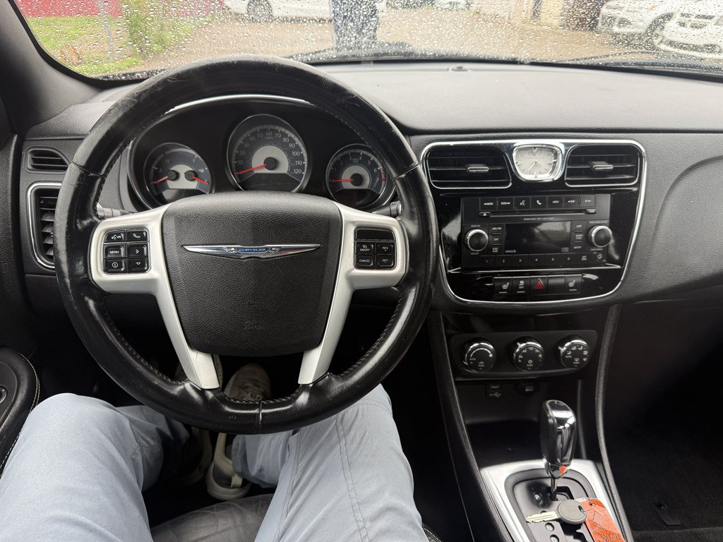 Used 2013 Chrysler 200 Limited FWD image 13