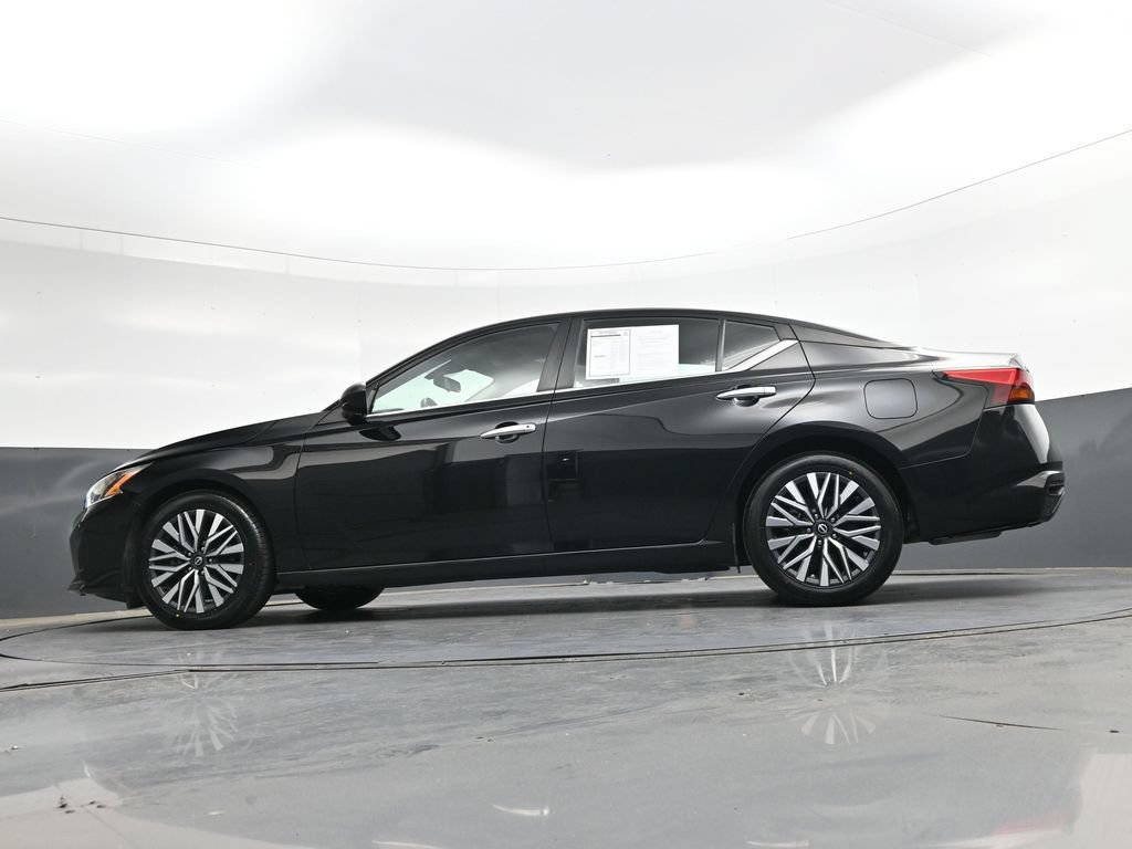 Used 2024 Nissan Altima 2.5 SV FWD image 46