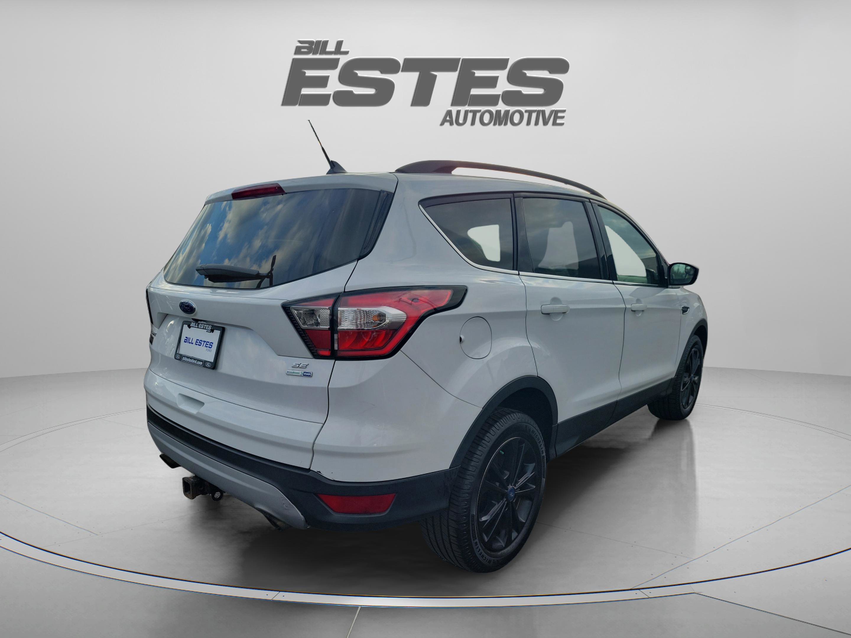 Used 2018 Ford Escape SE w/ SE Sync 3 Package image 4