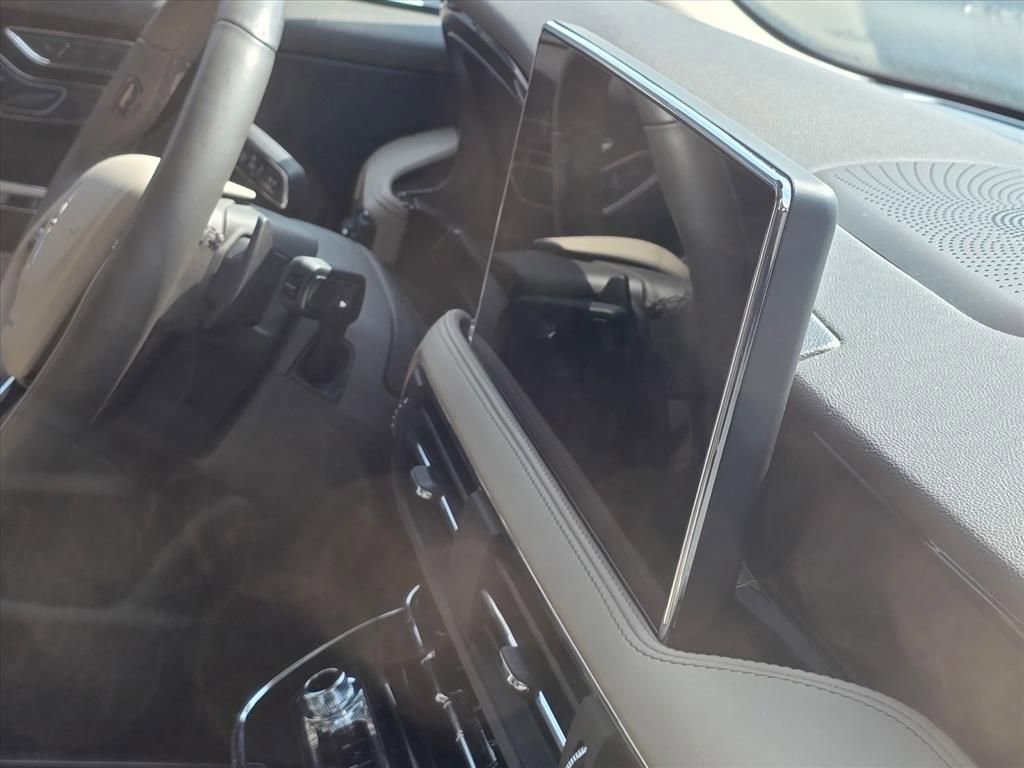 Used 2024 Lincoln Corsair Reserve w/ Equipment Group 201A image 10