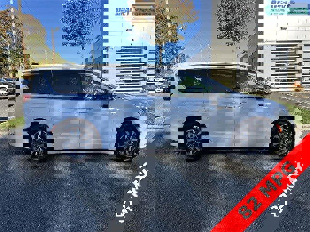 Certified 2024 Chrysler Pacifica Select image 9