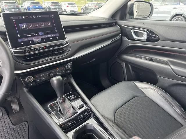 Used 2022 Jeep Compass Trailhawk AWD/4WD image 11