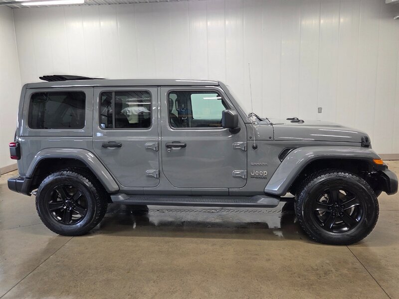 Used 2022 Jeep Wrangler Unlimited Sahara w/ LED Lighting Group AWD/4WD image 10