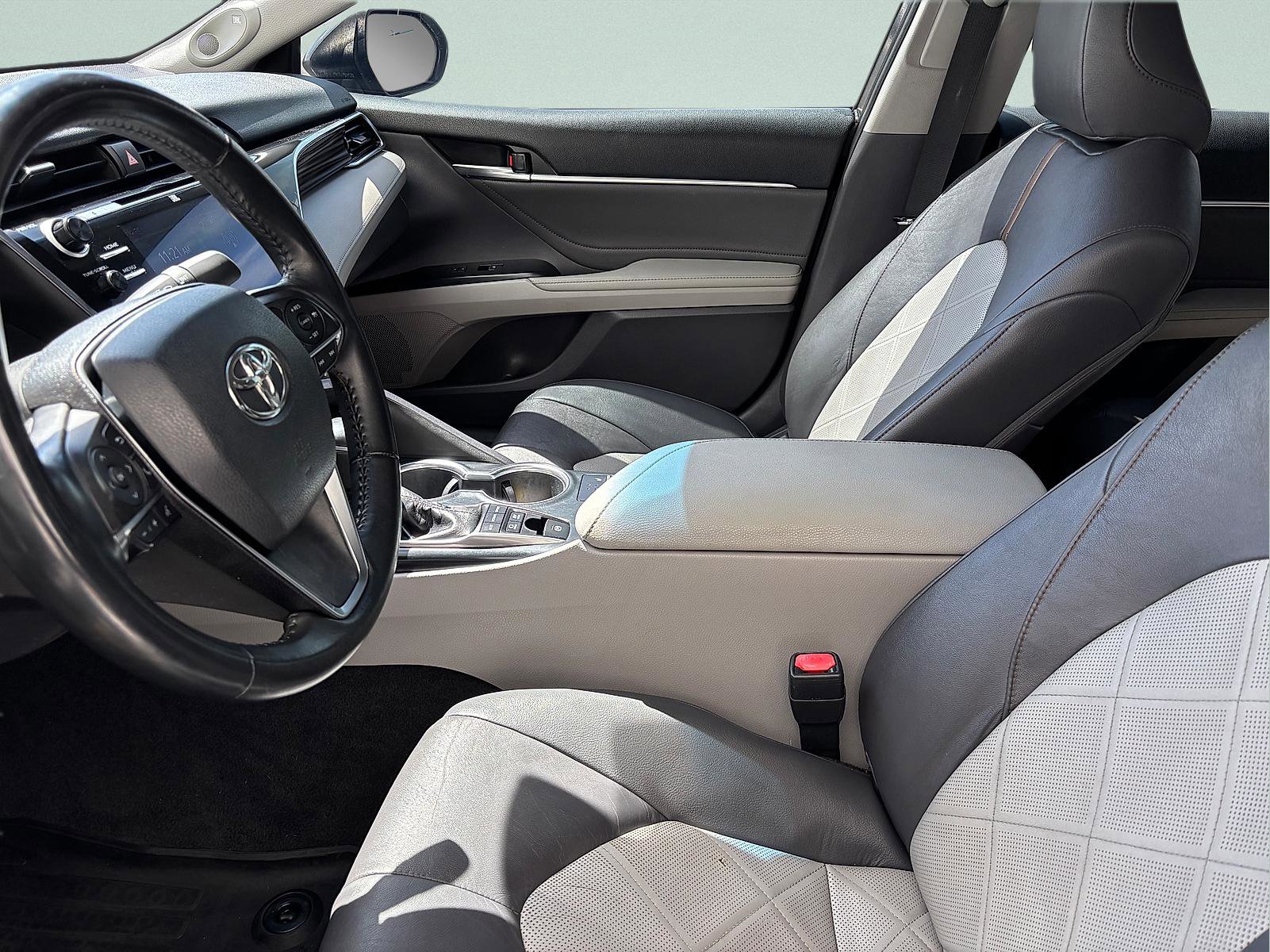 Used 2018 Toyota Camry XLE w/ Audio Package FWD image 17