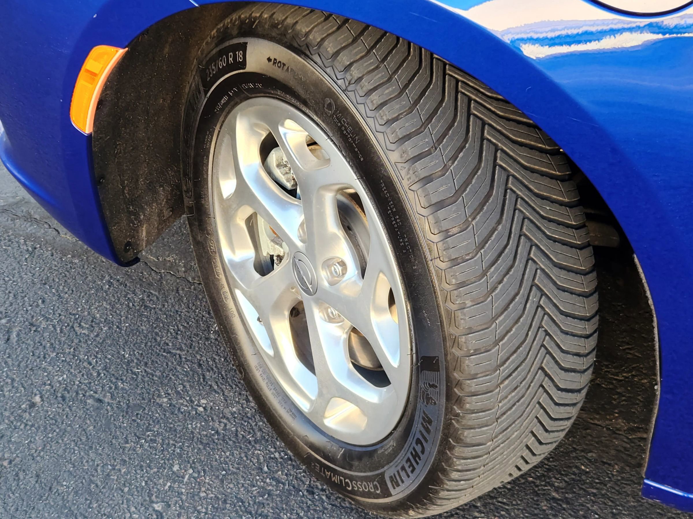 Used 2021 Chrysler Pacifica Limited w/ Uconnect Theater Family Group image 6