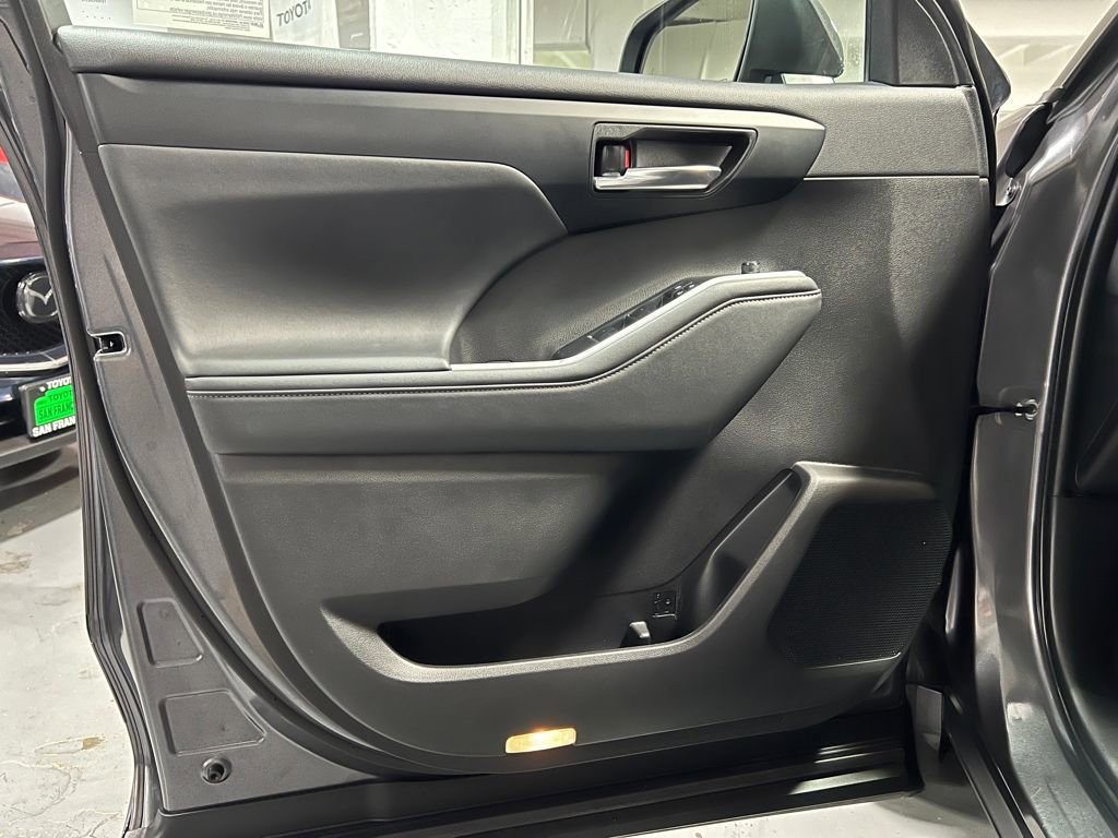 Certified 2022 Toyota Highlander XLE image 41