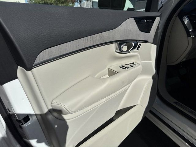 New 2025 Volvo XC90 T8 Plus w/ Protection Package Premier image 14