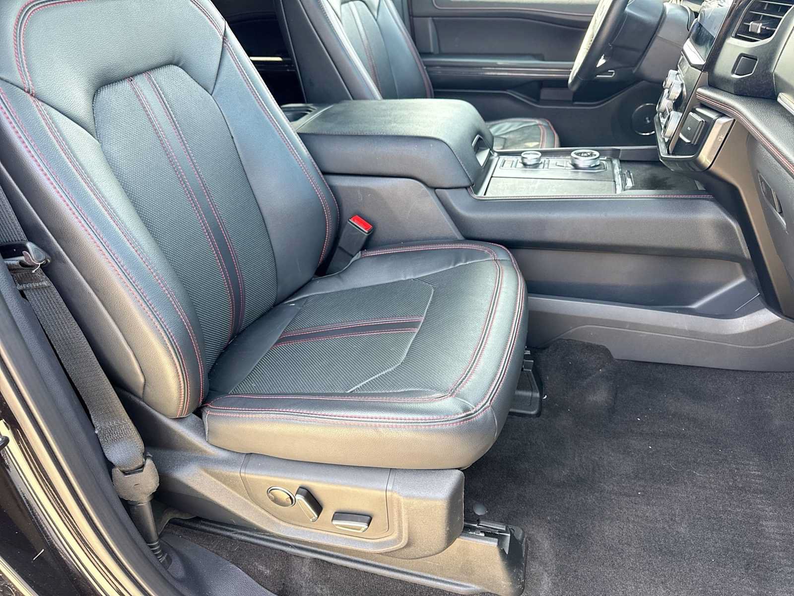 Used 2023 Ford Expedition Limited AWD/4WD image 23