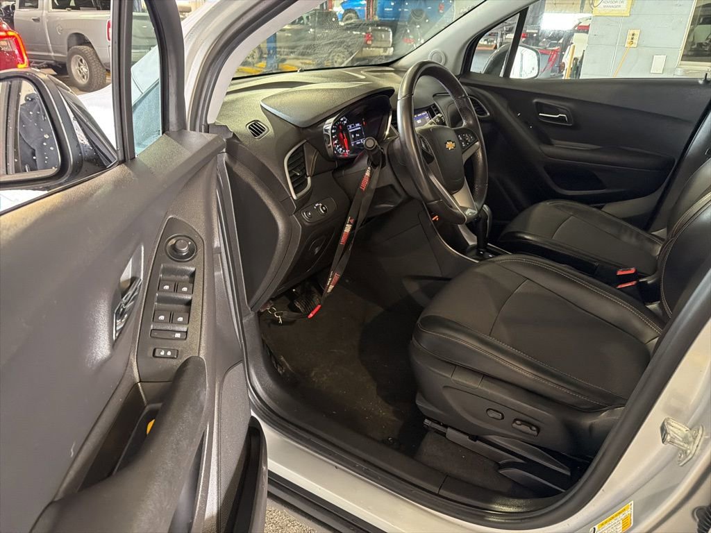 Used 2020 Chevrolet Trax LT w/ Redline Edition image 5