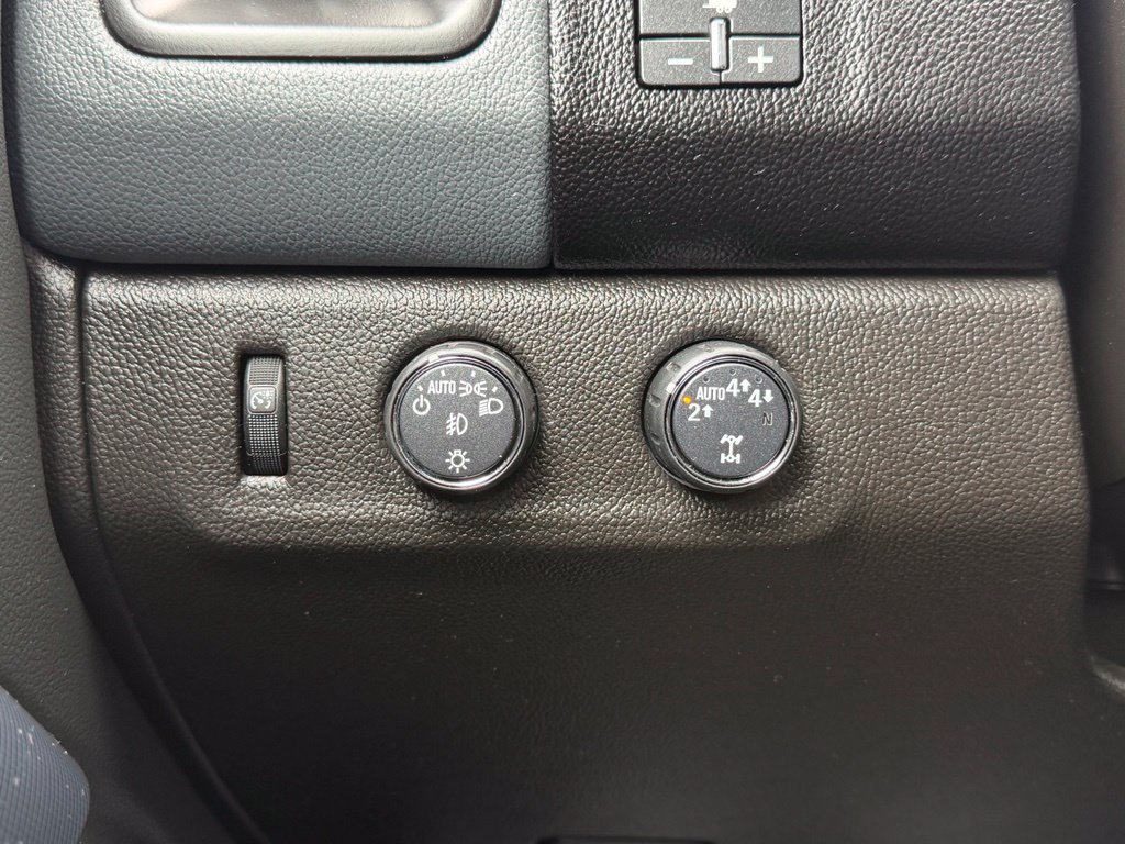 Used 2022 Chevrolet Colorado Z71 AWD/4WD image 19