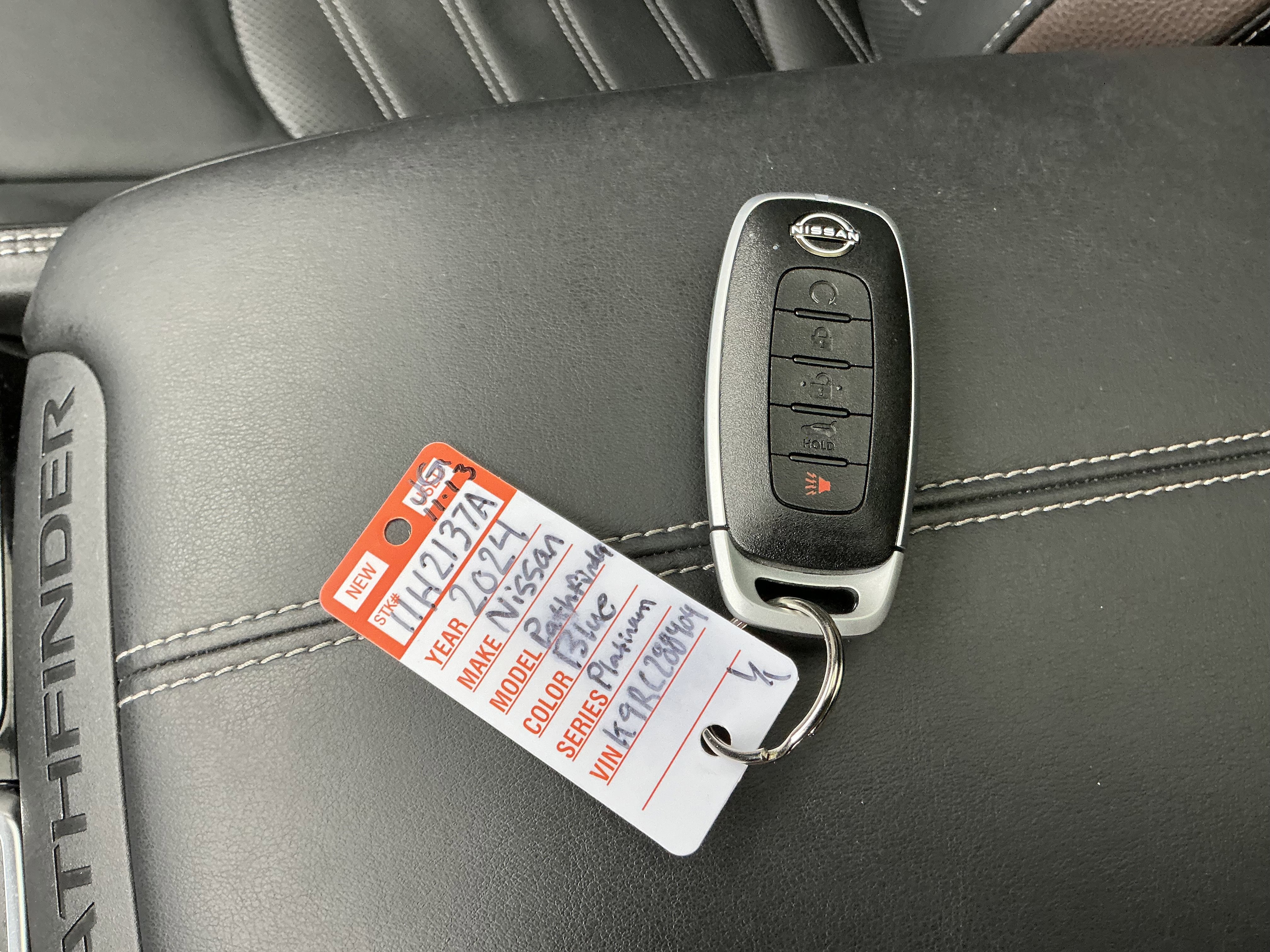 Used 2024 Nissan Pathfinder Platinum image 7