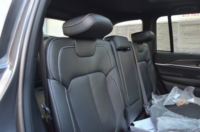 New 2025 Jeep Grand Cherokee Limited w/ Luxury Tech Group II image 35