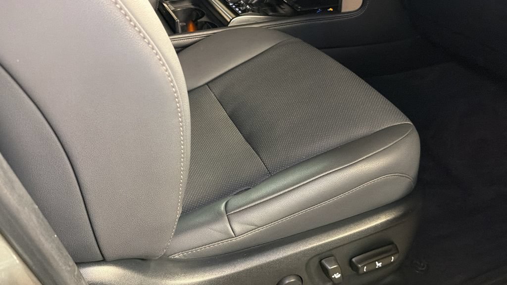 Used 2021 Lexus GX 460 Premium w/ Premium Package AWD/4WD image 12