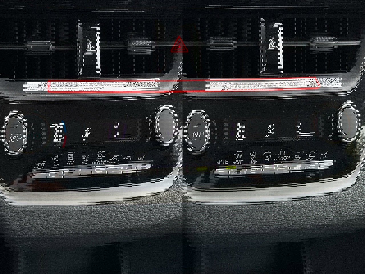 Used 2025 Toyota Corolla LE image 31