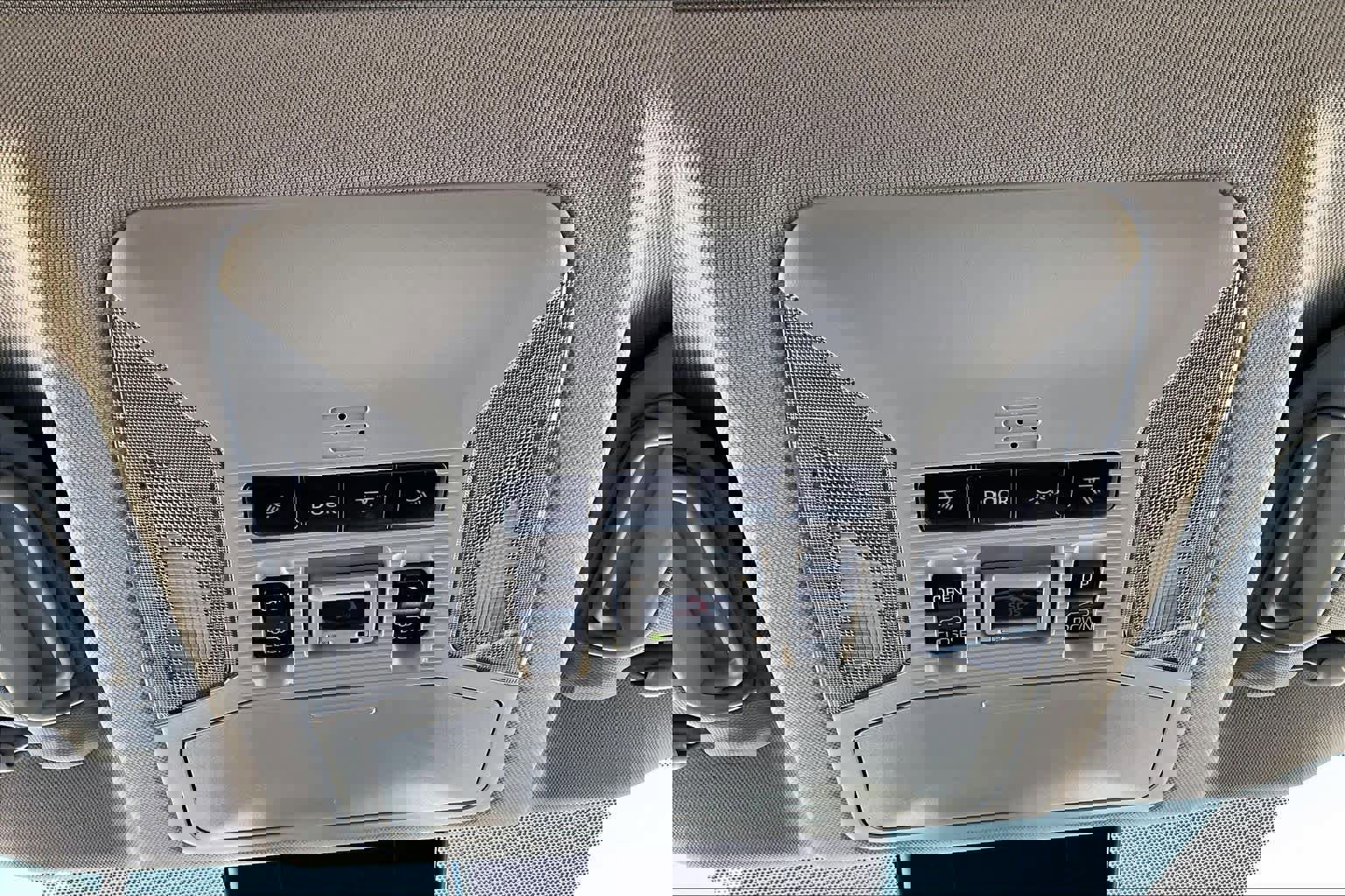 Used 2025 Toyota RAV4 XLE Premium image 31