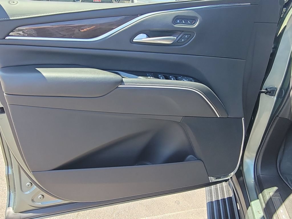 Certified 2024 Cadillac Escalade ESV Premium Luxury Platinum AWD/4WD image 22