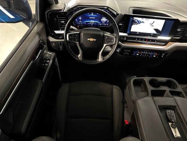 Used 2022 Chevrolet Silverado 1500 LT w/ Z71 Off-Road Package AWD/4WD image 8