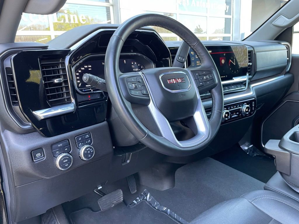 Used 2025 GMC Sierra 1500 SLT AWD/4WD image 9