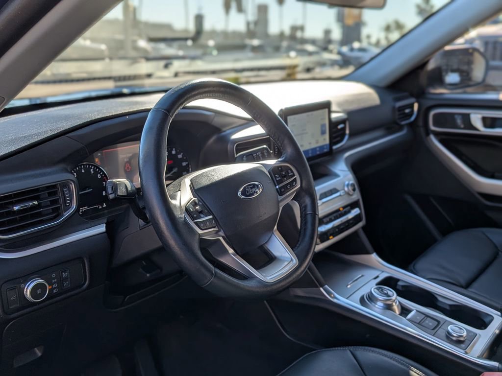 Used 2022 Ford Explorer XLT w/ Equipment Group 202A image 17