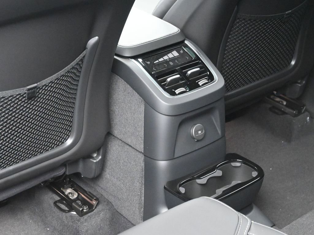 New 2025 Volvo XC90 T8 Ultra w/ Protection Package Premier image 25