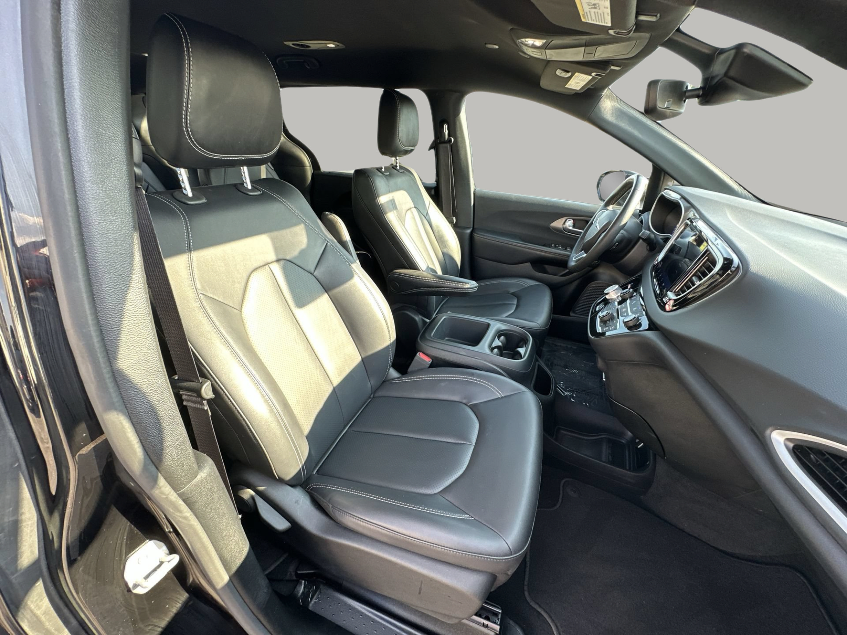 Used 2025 Chrysler Pacifica Select FWD image 25