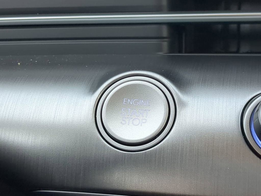 Used 2025 Hyundai Kona SE image 26