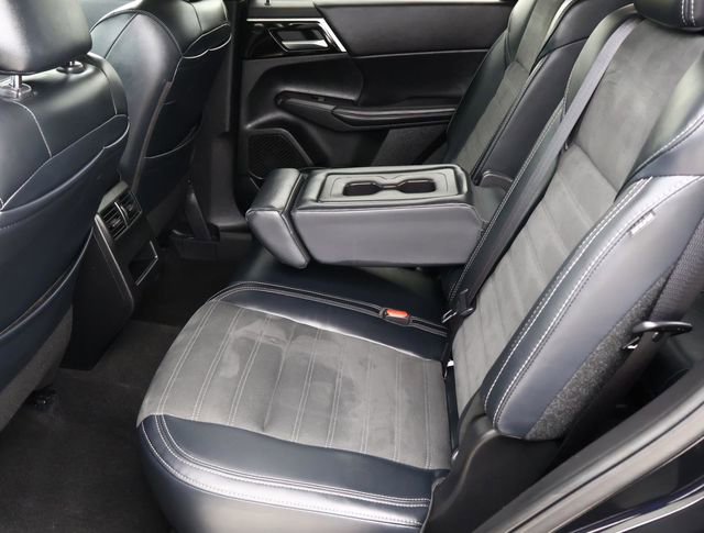 Used 2024 Mitsubishi Outlander SE Black Edition FWD image 19