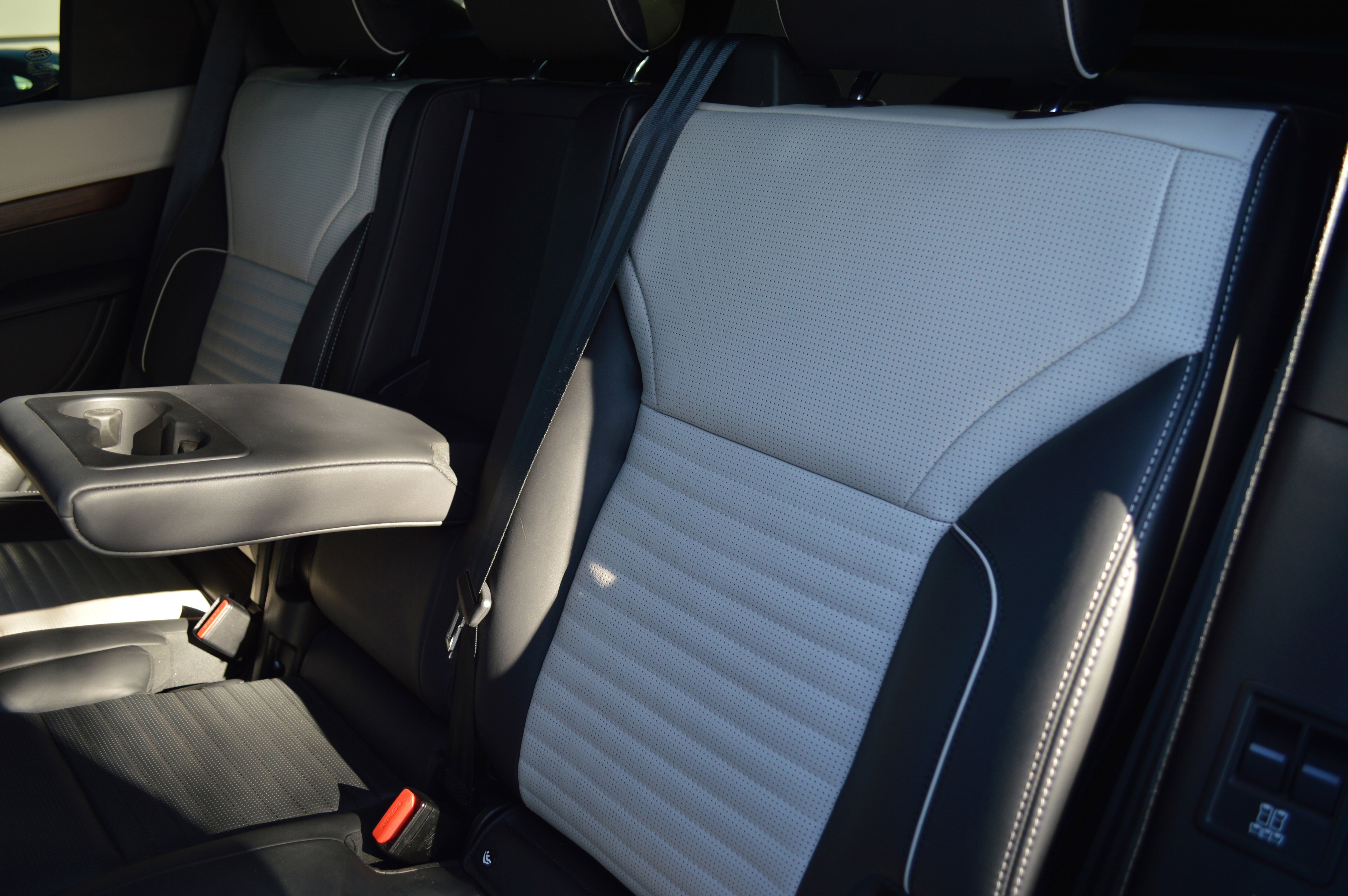 Used 2021 Land Rover Discovery HSE R-Dynamic image 28