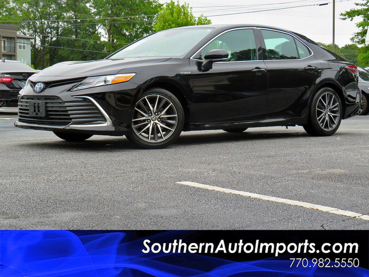 Used 2021 Toyota Camry XLE w/ Navigation Upgrade Package FWD image 1