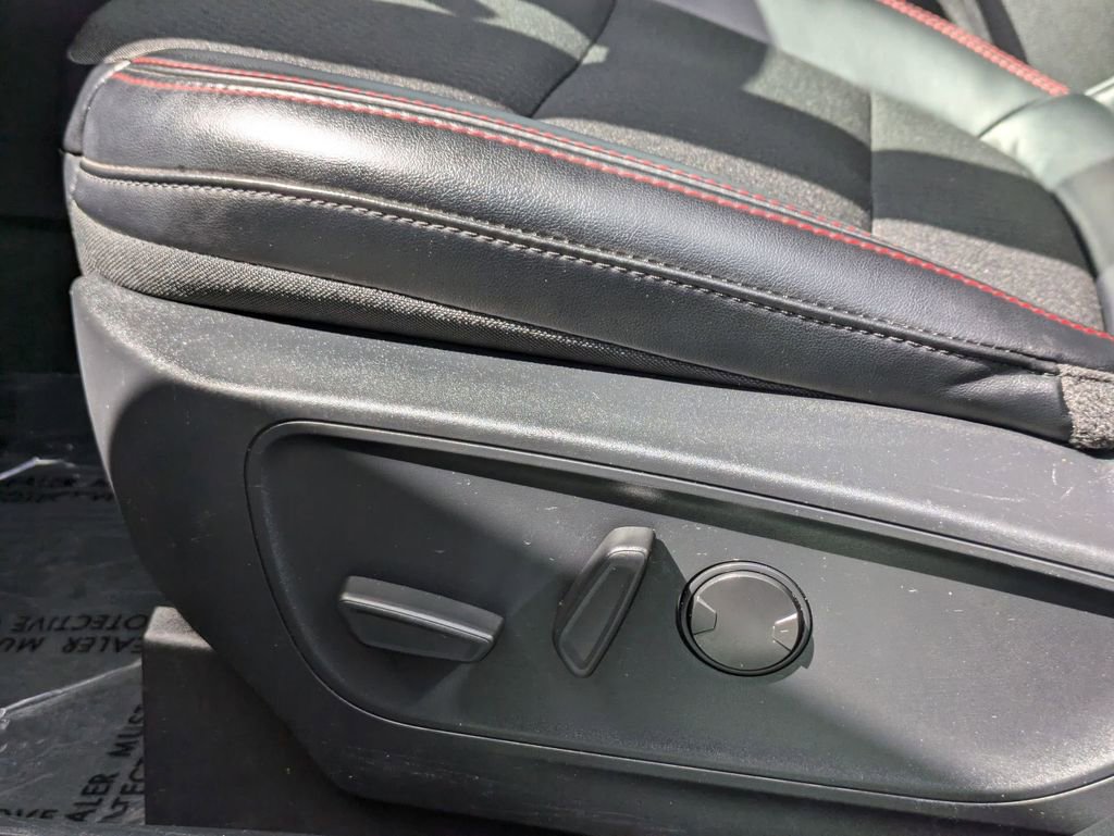 Used 2025 Ford Escape ST-Line image 15